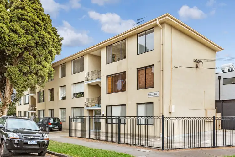 2/21 Bellairs Avenue, Seddon VIC 3011