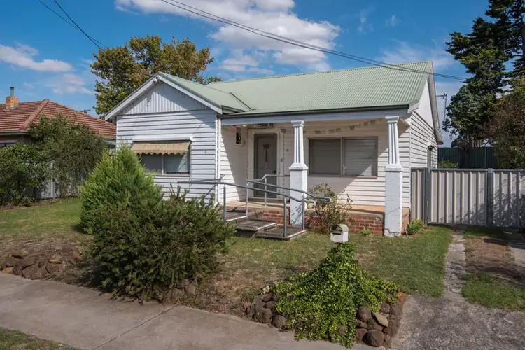 4 Bowles Street, Kangaroo Flat VIC 3555