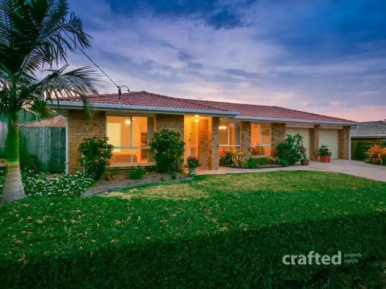 8 Federation Drive, Hillcrest QLD 4118