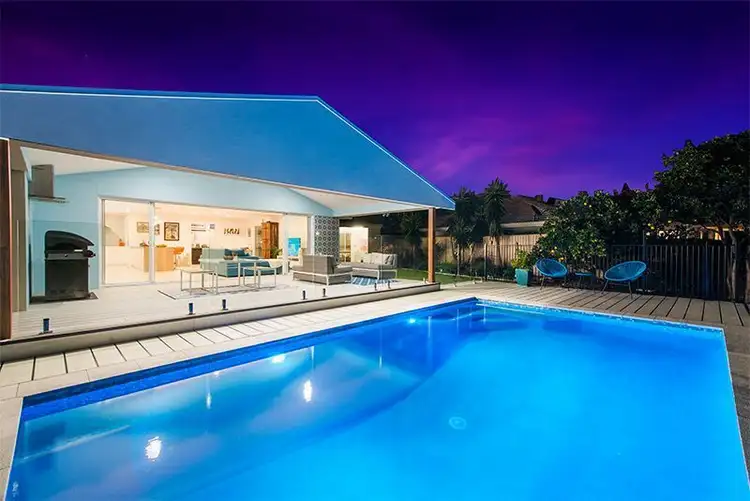 5 Andrew Avenue, Broadbeach Waters QLD 4218