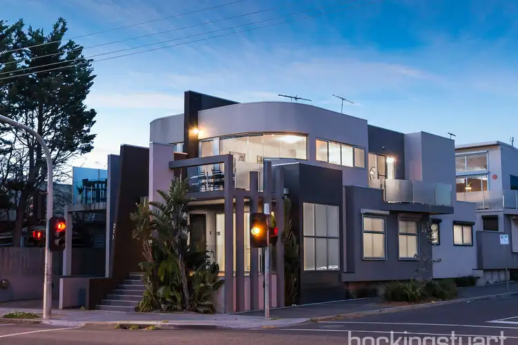 Main view of Homely townhouse listing, 2/211 Beach Road, Mordialloc VIC 3195