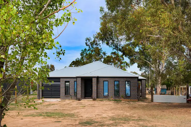2 Racecourse Road, Newstead VIC 3462