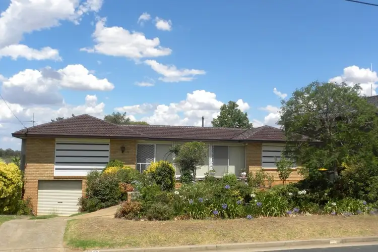 39 Fontenoy Street, Young NSW 2594