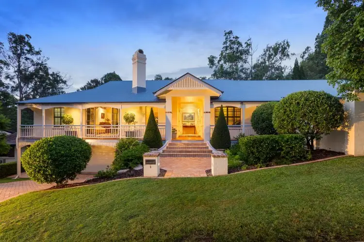 1 Kingfisher Place, Chapel Hill QLD 4069