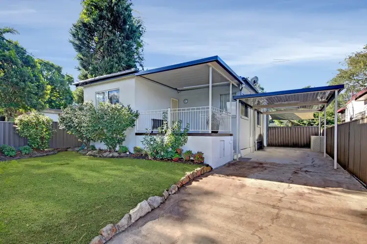 33 Harcourt Avenue, East Hills NSW 2213
