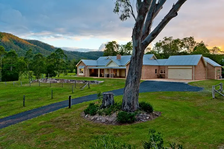 3 Les Douglas Court, Camp Mountain QLD 4520