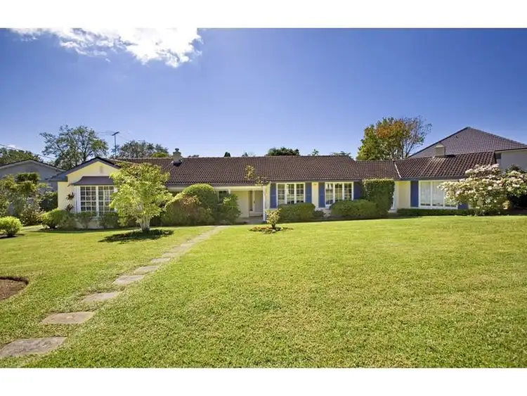 8 Lincoln Road, St Ives NSW 2075