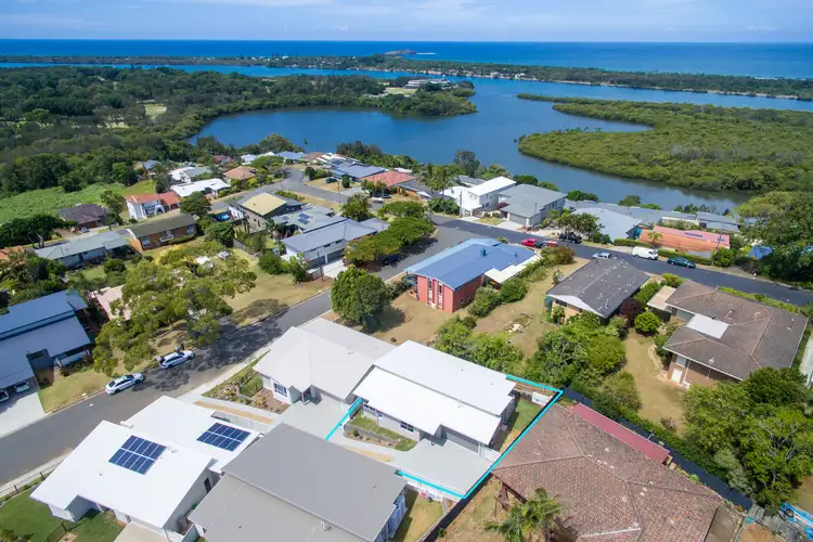 Main view of Homely semi-detached listing, 2/4 Pearse Street, Banora Point NSW 2486