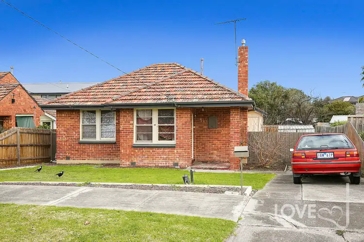 15 Moore Crescent, Reservoir VIC 3073