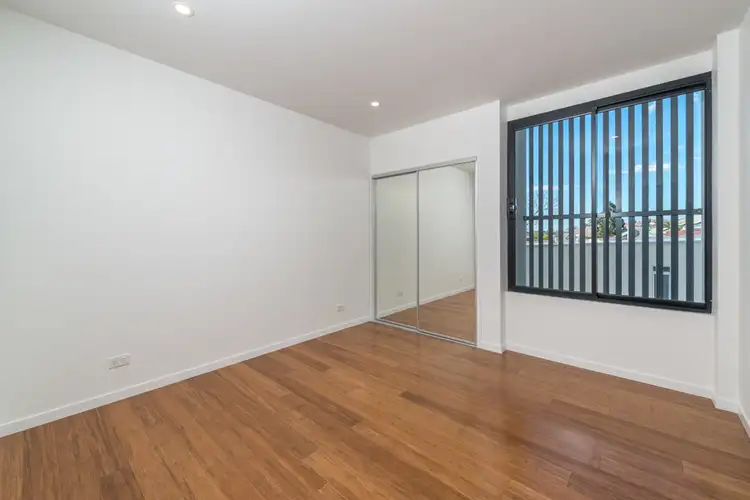 Sixth view of Homely unit listing, 8/35 Clarence Road, Indooroopilly QLD 4068