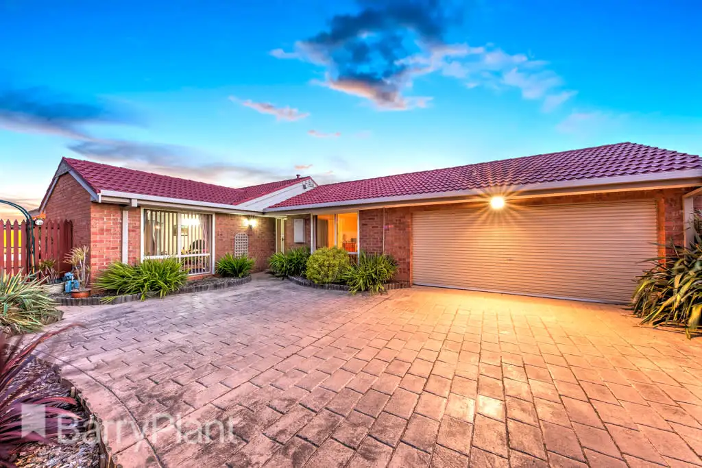Main view of Homely unit listing, 2/12 Glendenning Street, St Albans VIC 3021