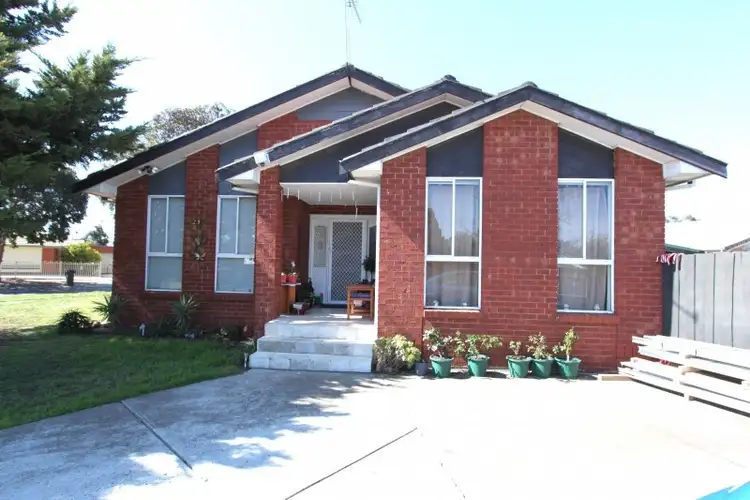 15 Kingsmead Close, Sunshine North VIC 3020