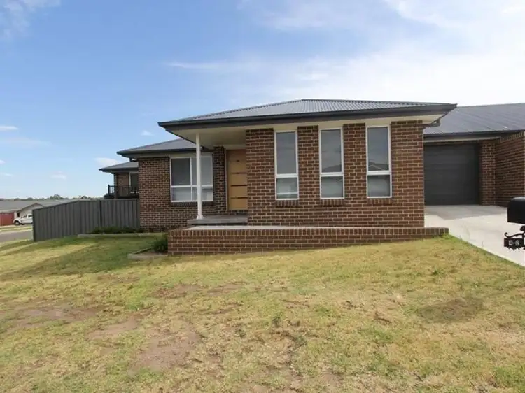 2/4 Redman Circuit, Goulburn NSW 2580