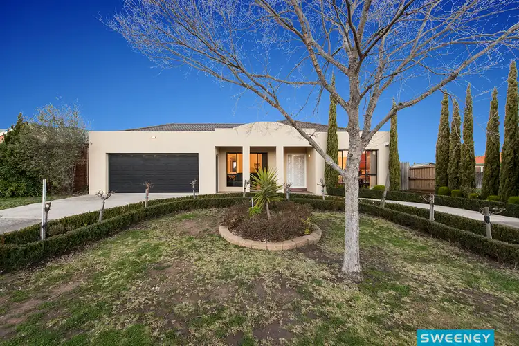 40 Jindabyne Avenue, Taylors Hill VIC 3037