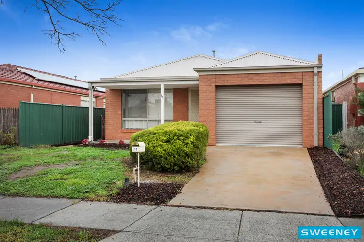 11 Strickland Crescent, Burnside VIC 3023