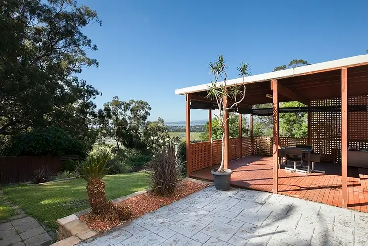 1 Bristol Parade, Farmborough Heights NSW 2526