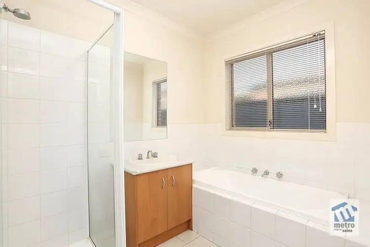 Sixth view of Homely house listing, 32 Scarlet Crescent, Pakenham VIC 3810