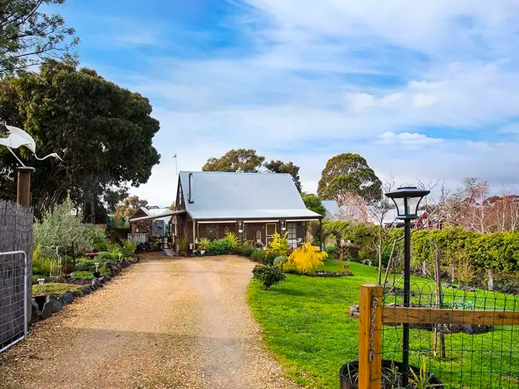 3 Johns Road, Maldon VIC 3463