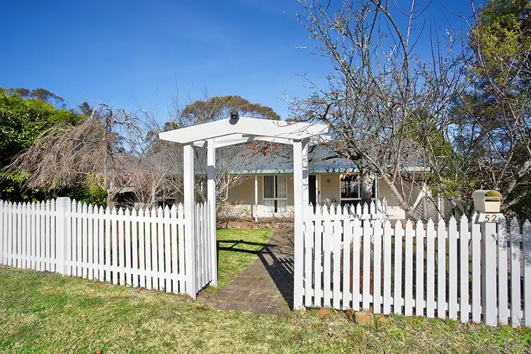 52 Bass Road, Wentworth Falls NSW 2782