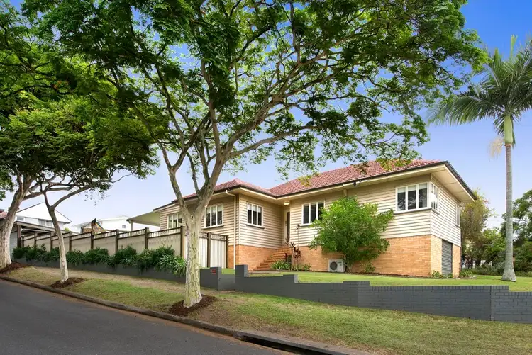 112 Holland Road, Holland Park QLD 4121