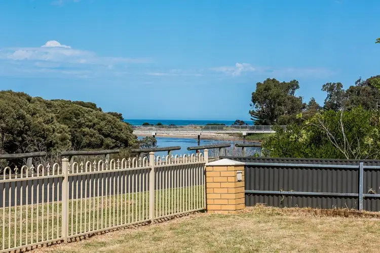 1 Kent Drive, Encounter Bay SA 5211