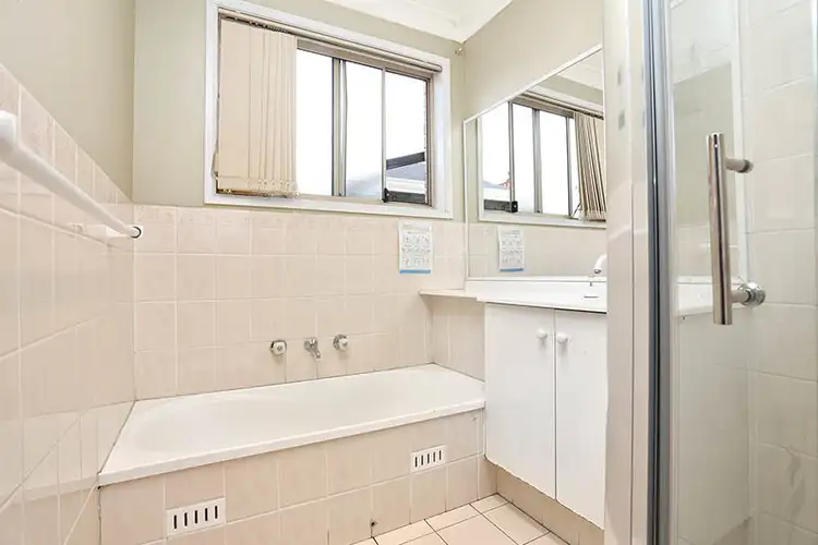 Seventh view of Homely house listing, 10 Bunroy Crescent, Horningsea Park NSW 2171