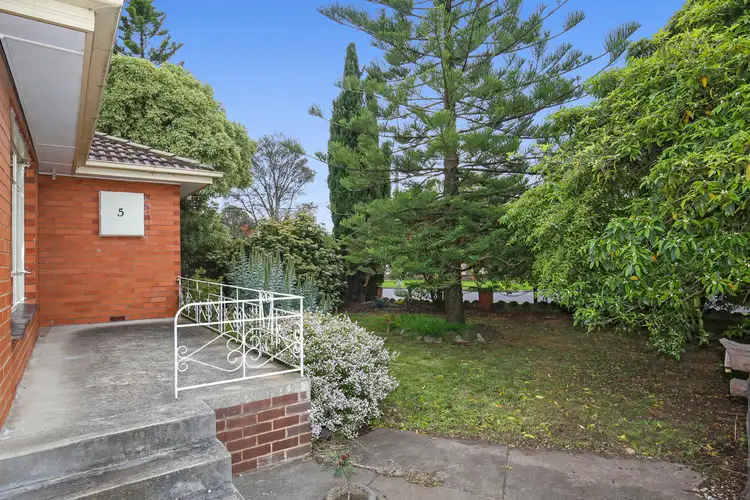 Second view of Homely house listing, 5 Elizabeth Court, Reservoir VIC 3073
