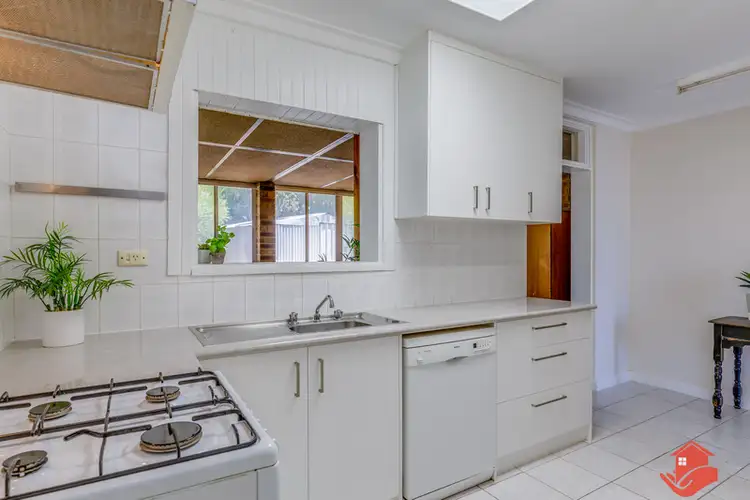 3 Kurrajong Way, Camillo WA 6111