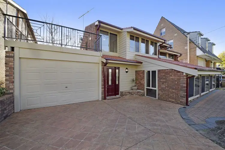 1 Gambier Avenue, Sandy Point NSW 2172