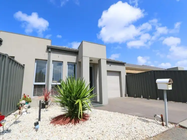 2/7 Gascoyne Way, Truganina VIC 3029