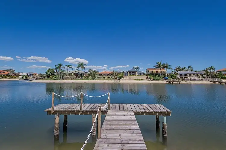 27 Kurrawa Avenue, Mermaid Waters QLD 4218
