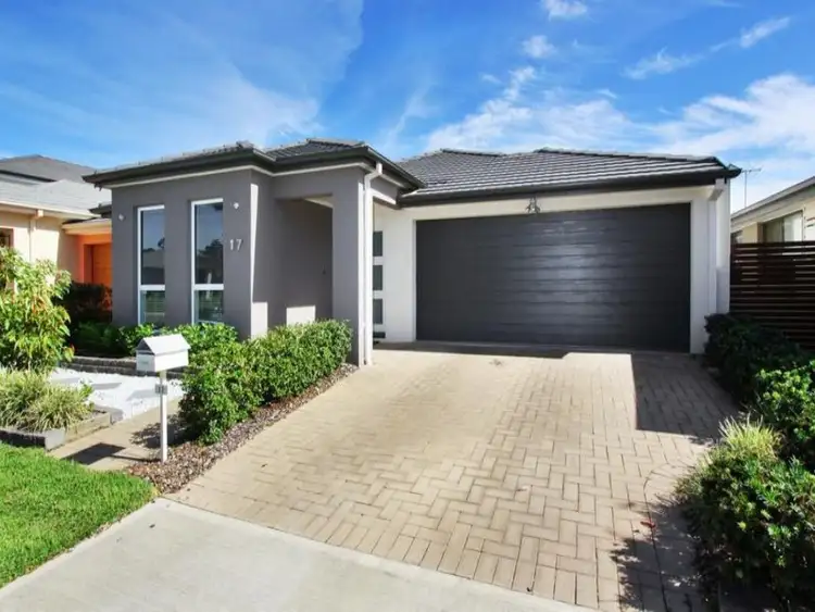17 Jenkin Street, Ropes Crossing NSW 2760