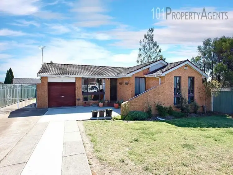 15 Cook Prd, St Clair NSW 2759