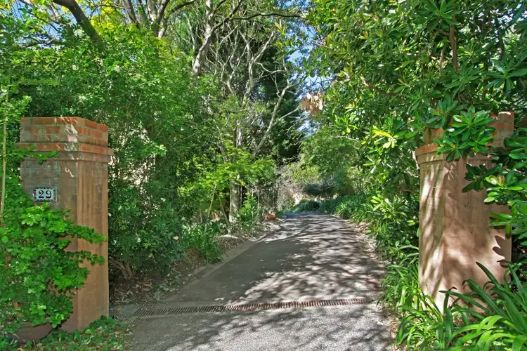 29 William James Drive, Mount Kembla NSW 2526