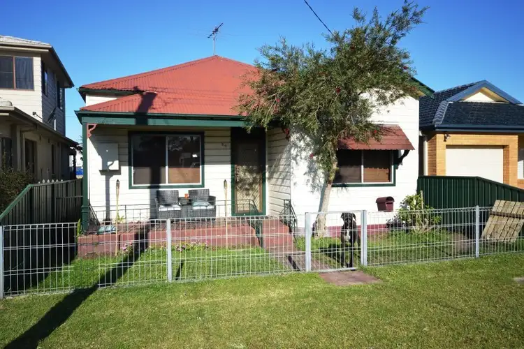 110 Roxburgh Street, Stockton NSW 2295