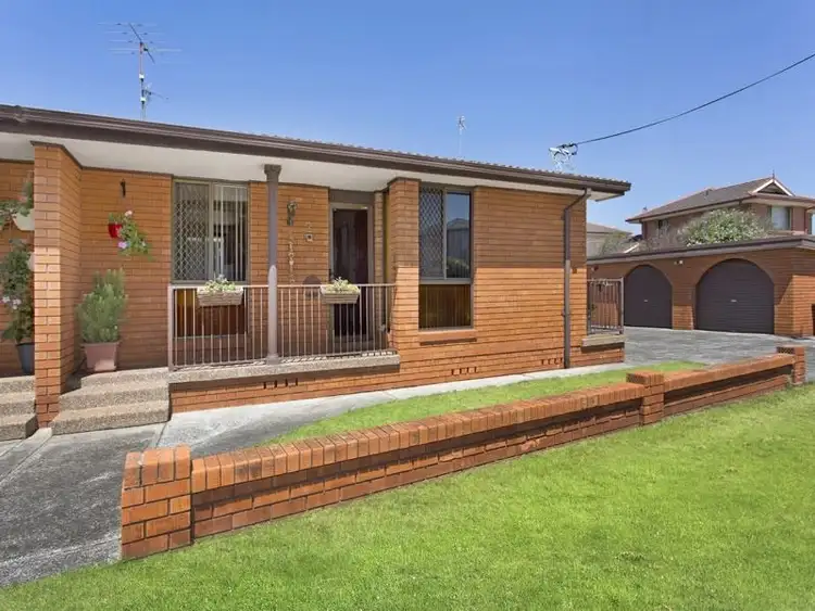 Main view of Homely unit listing, 2/14 Shellharbour Road, Lake Illawarra NSW 2528
