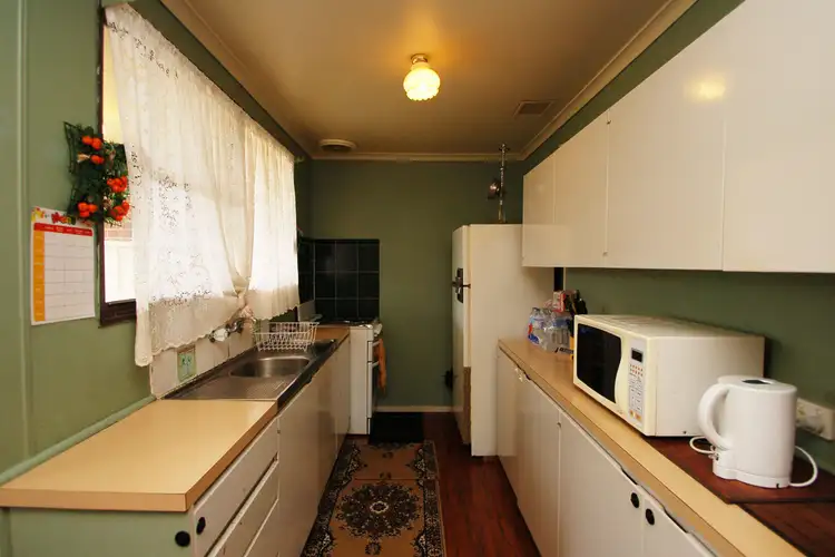 Fifth view of Homely house listing, 2 Canadian Court, Meadow Heights VIC 3048
