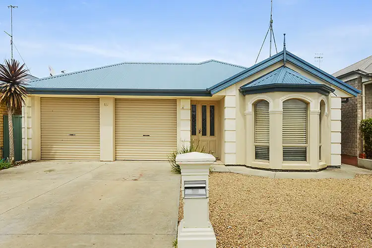 12 Robb Street, Encounter Bay SA 5211