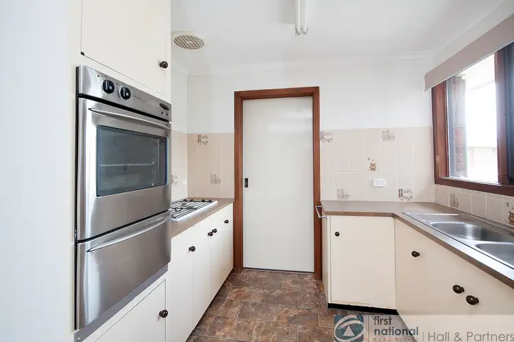 Fifth view of Homely house listing, 10 Shafer Court, Endeavour Hills VIC 3802