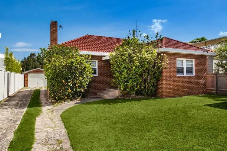 15 Lake Parade, East Corrimal NSW 2518