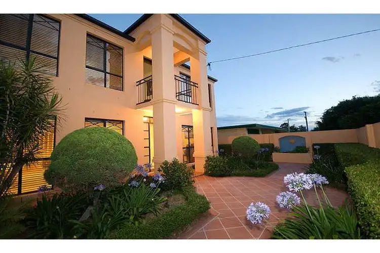 34 Sunshine Boulevard, Broadbeach Waters QLD 4218