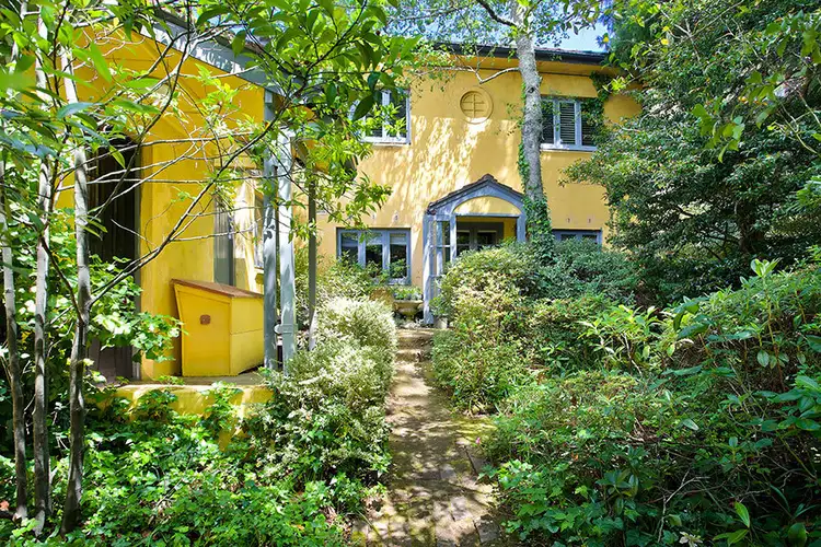 31 Falls Road, Wentworth Falls NSW 2782