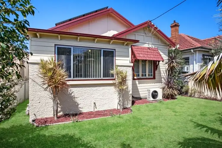 64 Roxburgh Street, Stockton NSW 2295