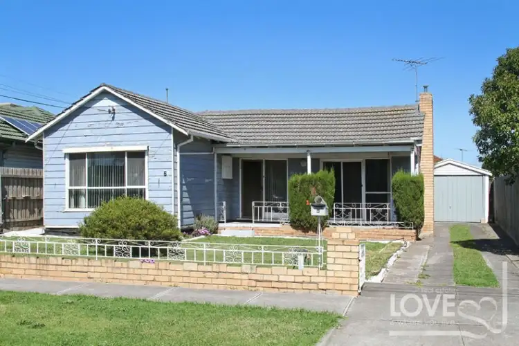5 Daleglen Street, Reservoir VIC 3073