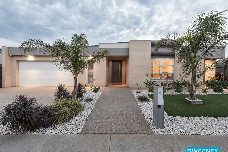 4 Murray Place, Taylors Hill VIC 3037