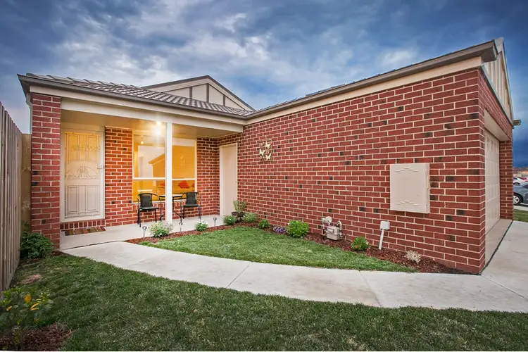 24 Discovery Street, Pakenham VIC 3810