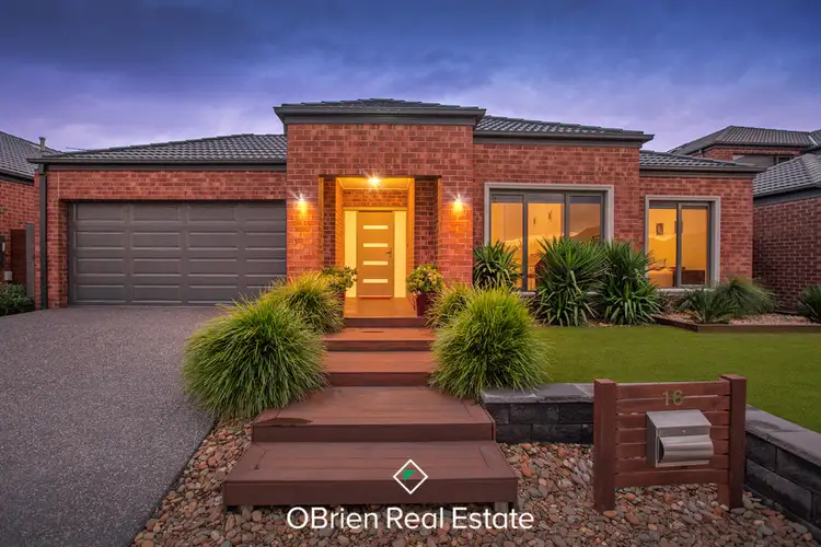 16 Curran Drive, Officer VIC 3809