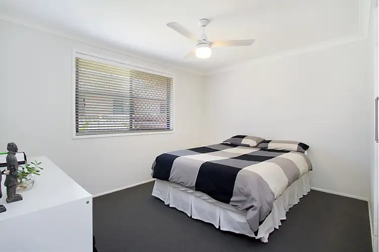Fifth view of Homely semi-detached listing, 1/33 Mountain View Avenue, Miami QLD 4220