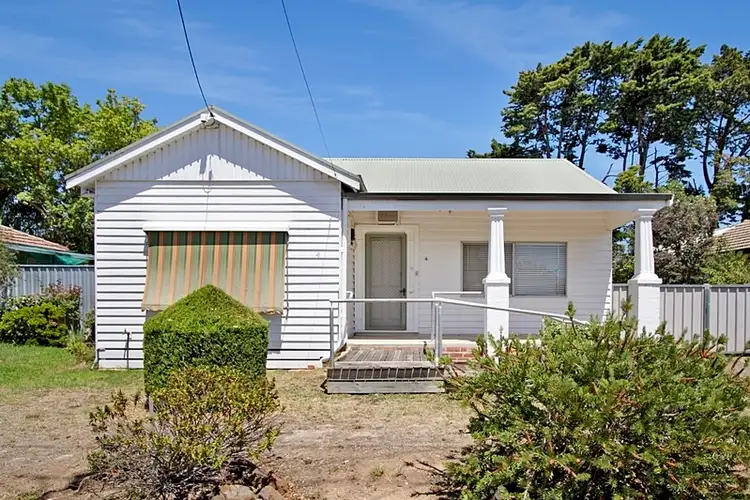 4 Bowles Street, Kangaroo Flat VIC 3555