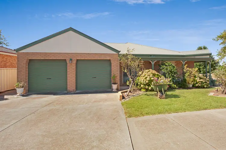 4 Oakmont Circuit, Wodonga VIC 3690